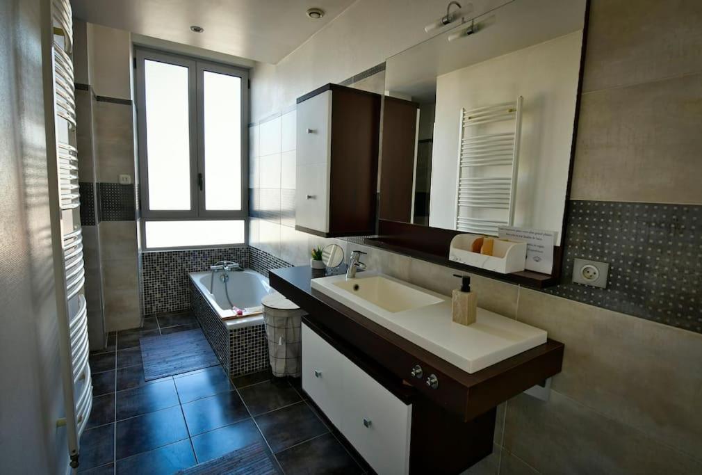 Grand Appartement De Haut Standing En Centre-Ville Montluçon Exteriér fotografie